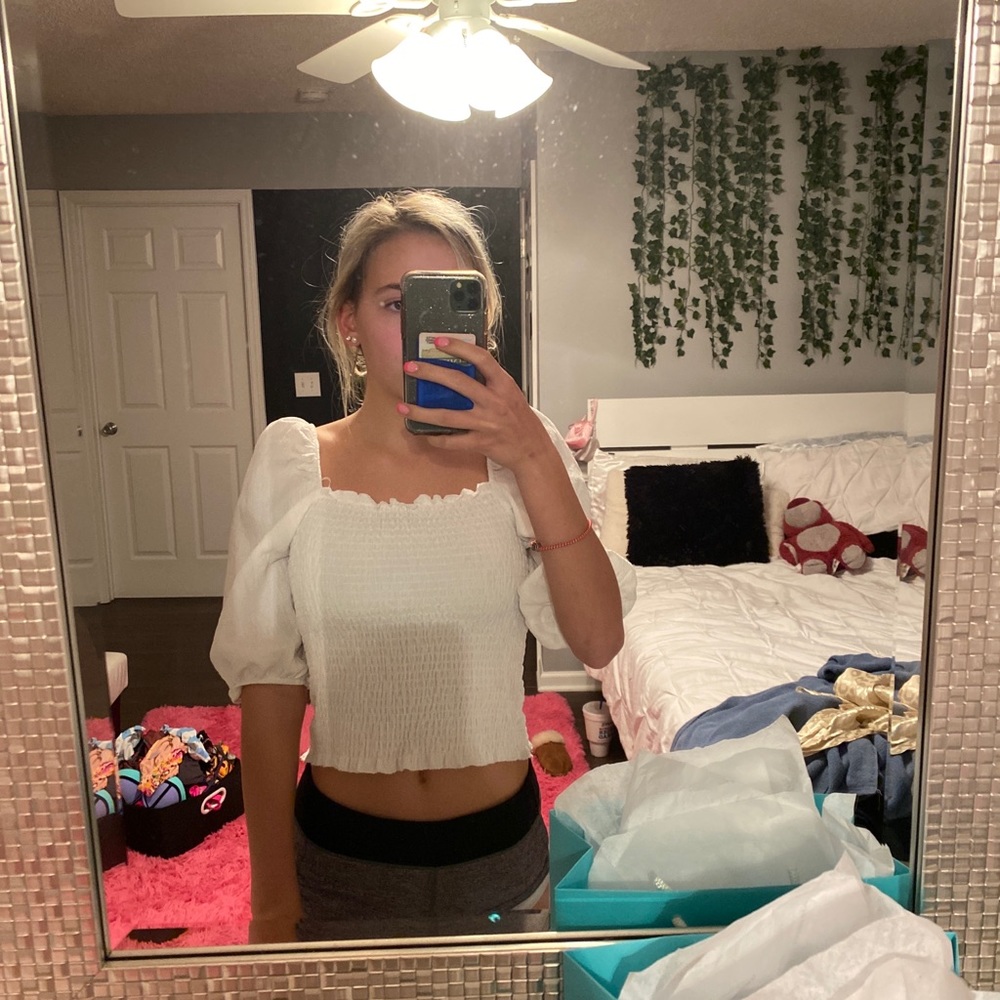 white puff sleeve top!